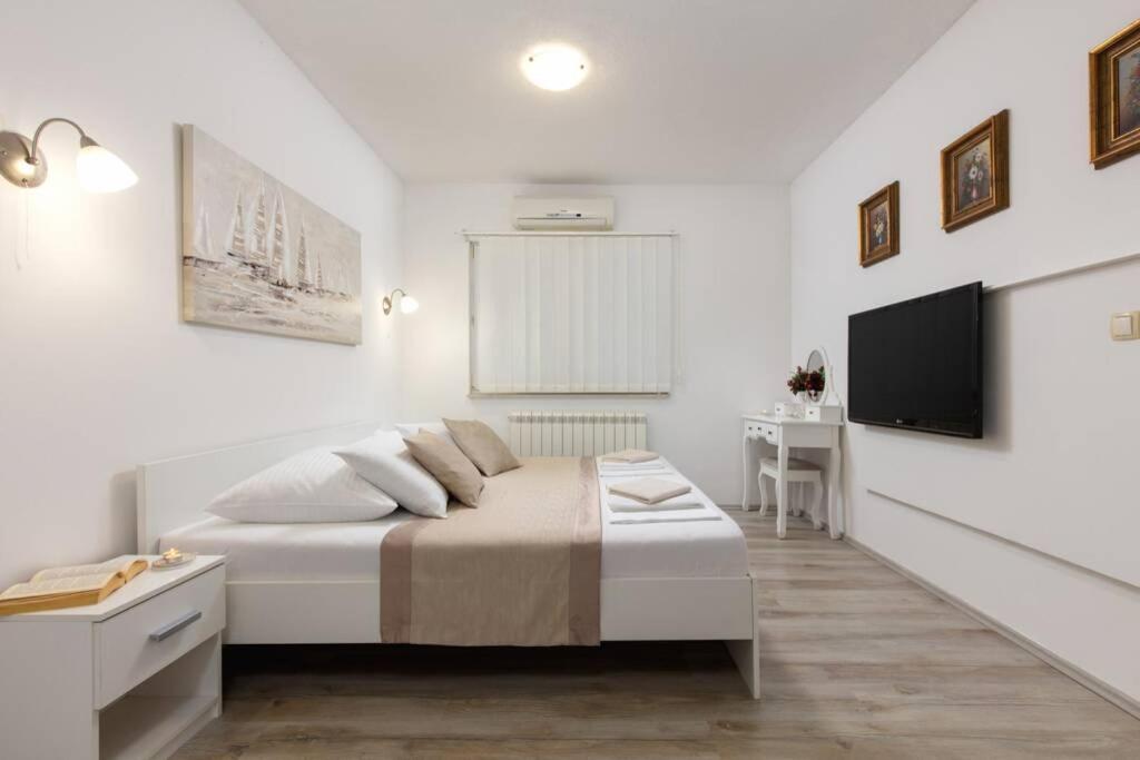 Villa Lipovac Trogir Exteriör bild