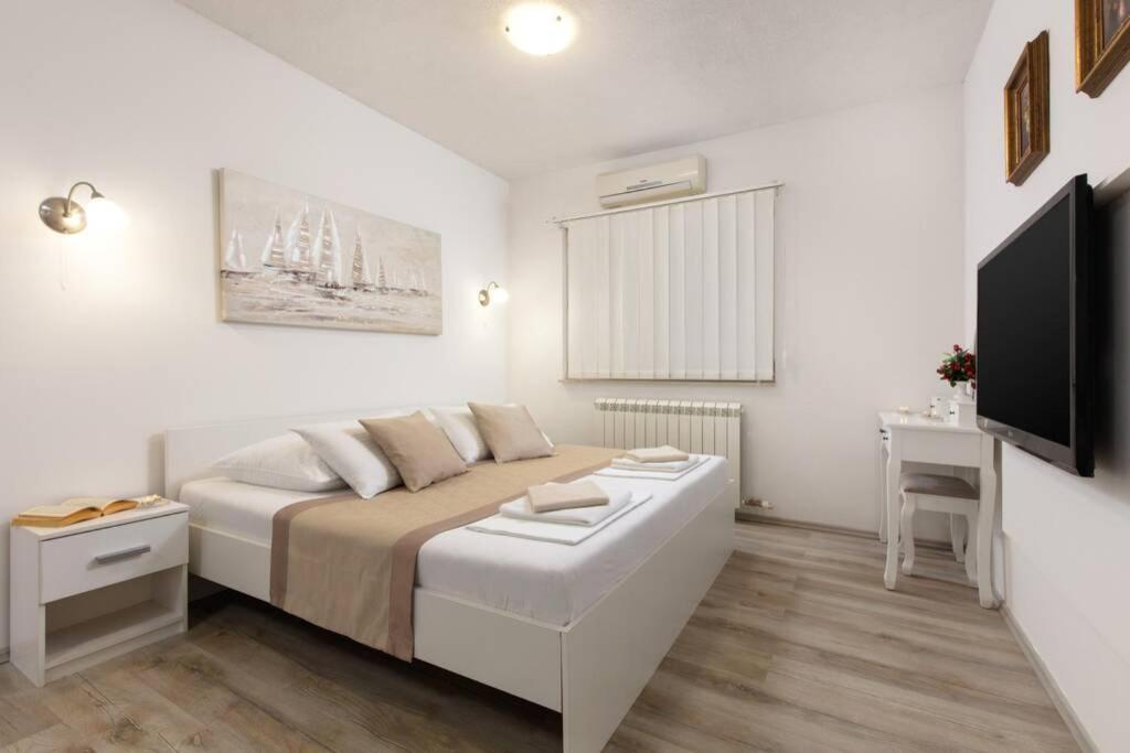 Villa Lipovac Trogir Exteriör bild